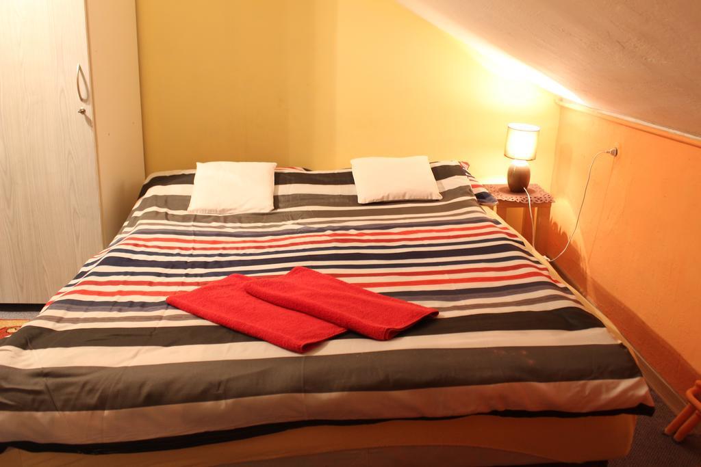 Pokoje Na Chmielnej 2 Hostel Warszawa Pokój zdjęcie